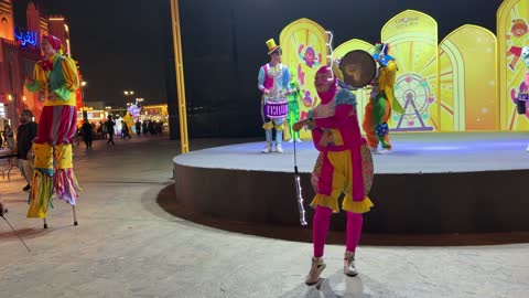 عروض فنية في غلوبال سيتي خلال مهرجان ليلي