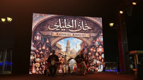 موسيقيون يعزفون الموسيقى العربية التقليدية في القاهرة