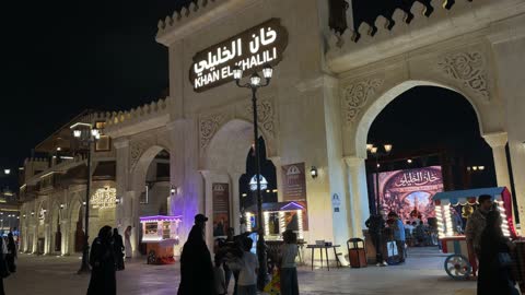 مدخل منطقة خان الخليلي ليلاً لقطة فيديو