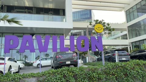 لوحة مجمع بافيليون التجاري في الرياض بالمملكة العربية السعودية