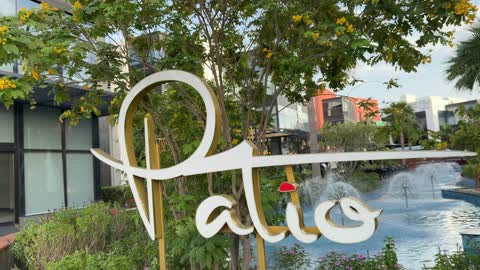 شعار باتيو ونافورة مياه في مجمع تجاري بالسعودية