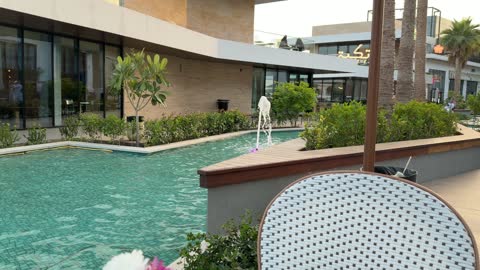 ممشى خارجي في المملكة العربية السعودية مع مشاة