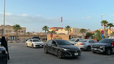 قيادة السيارات بجانب جراند هاوس السعودية فيديو