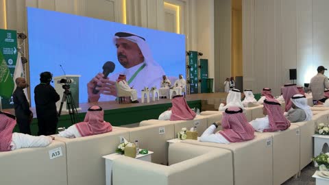 لقطات جلسة منتدى أعمال في السعودية