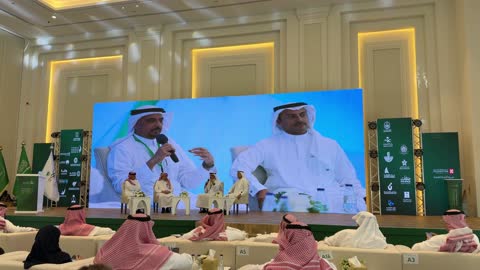 جلسة حوارية في مؤتمر أعمال بالرياض السعودية