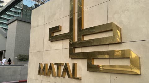 لوحة مطل الرياض واجهة مبنى تجاري فيديو