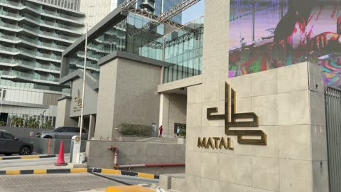 مدخل مجمع مطل الخبر والعمارة الحديثة