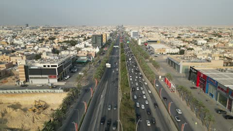 زحام طريق سريع في الرياض لقطة جوية بطائرة درون