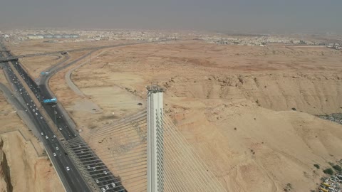 لقطة جوية لجسر وادي لبن في الرياض بالسعودية