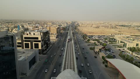 لقطات جوية لمترو الرياض وحركة المرور في المدينة