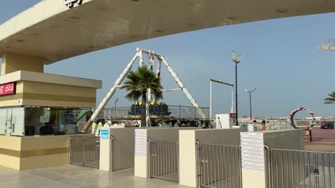 مدخل مدينة ملاهي بحيرة دلفن في السعودية