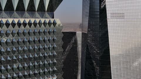 المركز المالي بالرياض لقطة جوية للعمارة الحديثة