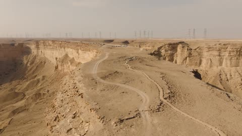جرف صحراوي هضبة صخرية لقطات جوية درون