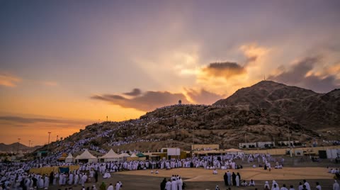 تصوير زمني لجبل عرفات مكة المكرمة وقت الغروب في الحج