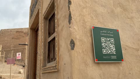 لوحة التراث الثقافي في حصن تاريخي بالسعودية فيديو