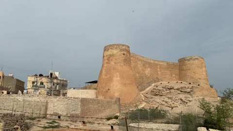 فيديو عمارة قلعة طينية قديمة في موقع تراثي تاريخي أثري
