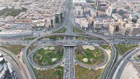 لقطة جوية لتقاطع طريق الملك فهد وازدحام المرور بالرياض