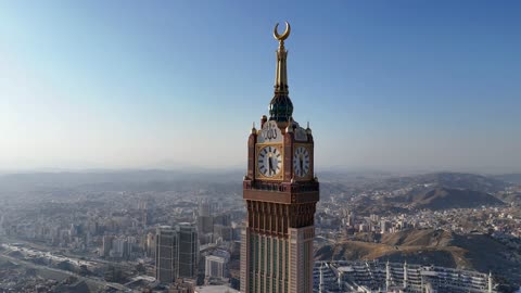 لقطة جوية لبرج الساعة في مكة المكرمة السعودية
