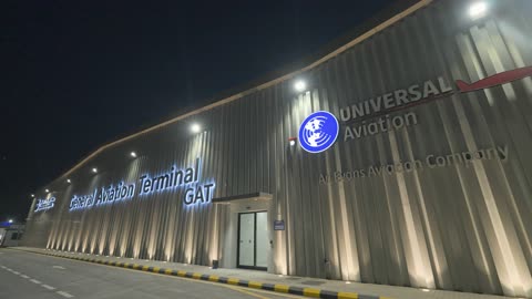 مبنى الطيران العام لقطة تتبع خارجية ليلية