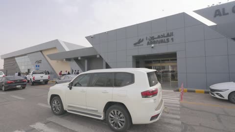 فيديو الواجهة الخارجية لمدخل القادمين في مطار حديث