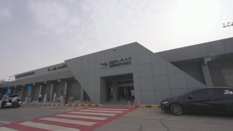 الواجهة الخارجية لصالة المغادرين بمطار القيصومة السعودية