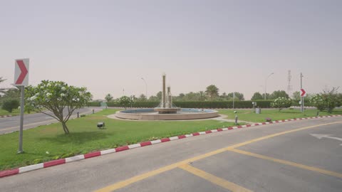 مدخل مطار الملك خالد الدولي مع النافورة