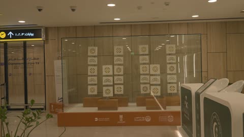 معرض فني بمطار الدمام السعودية لقطة ثابتة
