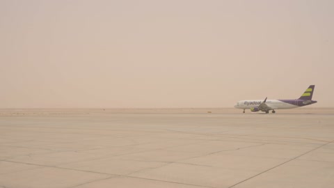 Flyadeal Airplane Saudi Airport Sandstorm Footage