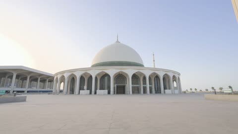 تصميم معماري إسلامي حديث بزاوية منخفضة
