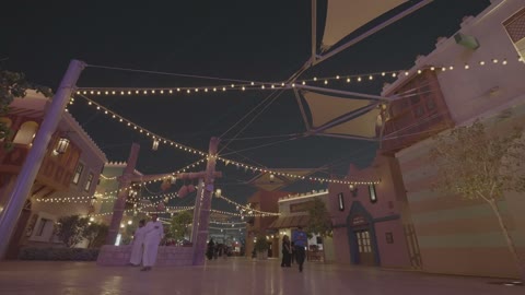 ساحة تراثية في السعودية ليلاً لقطات فيديو