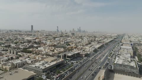 لقطات جوية لطريق الرياض السريع في السعودية