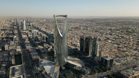 لقطة جوية لبرج المملكة وأفق مدينة الرياض السعودية