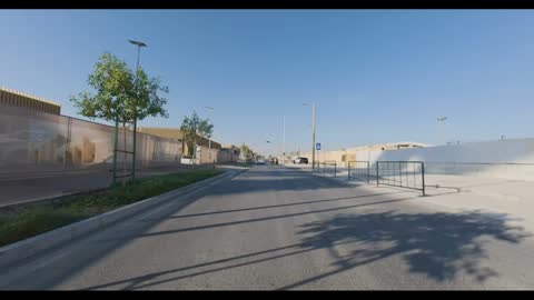 فيديو قيادة على طريق حضري حديث في الرياض السعودية