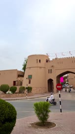 بوابة نزوى التقليدية التاريخية في سلطنة عمان فيديو