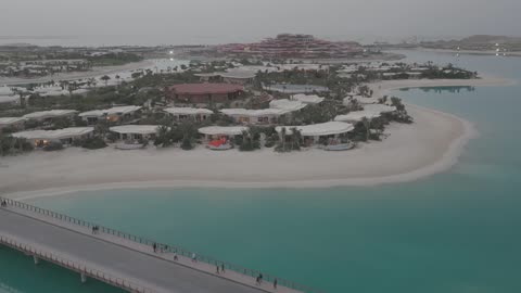 تصوير جوي لمنتجع البحر الأحمر الفاخر في السعودية