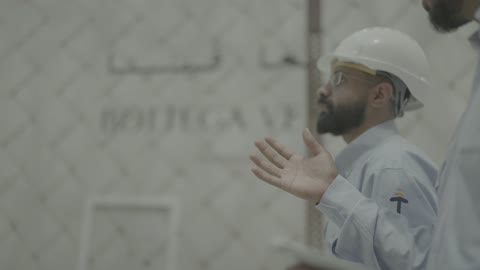 مهندس سعودي يعمل في مشروع مول ويستفيلد في جدة