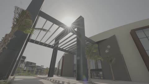 مدخل مول ويستفيلد جدة بتصميم معماري حديث بالنهار