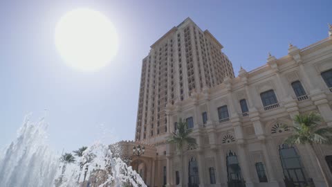 فندق الريتز كارلتون جدة لقطة خارجية مع النافورة