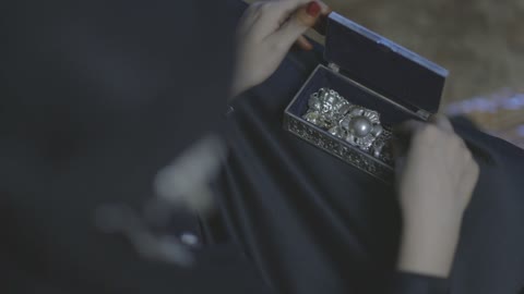 Traditional Najran Dress Silver Jewelry Ring Saudi Arabia - Video