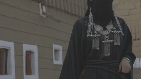 Traditional Najran Dress Silver Jewelry Ring Saudi Arabia - Video